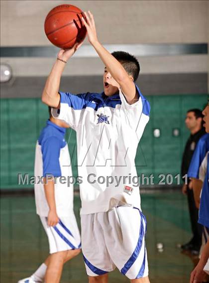 Thumbnail 2 in Waverly vs. San Marino (Tip-Off Classic) photogallery.