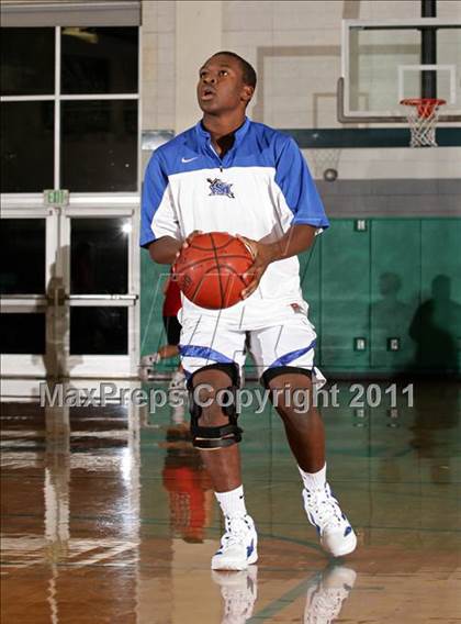 Thumbnail 2 in Waverly vs. San Marino (Tip-Off Classic) photogallery.