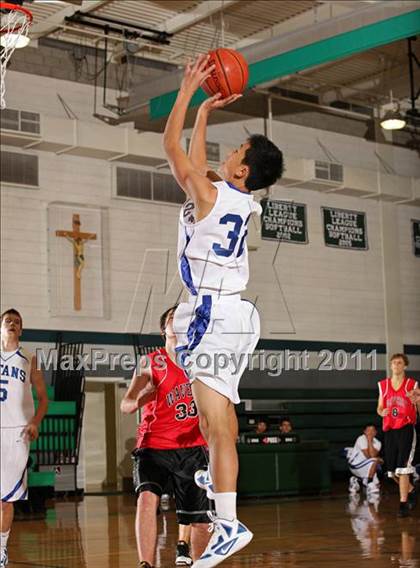 Thumbnail 2 in Waverly vs. San Marino (Tip-Off Classic) photogallery.