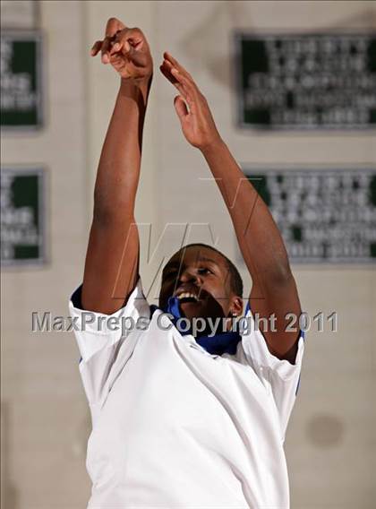 Thumbnail 1 in Waverly vs. San Marino (Tip-Off Classic) photogallery.