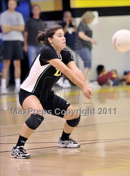 Thumbnail 1 in Capistrano Valley vs Downey (Aloha Cougar Classic) photogallery.