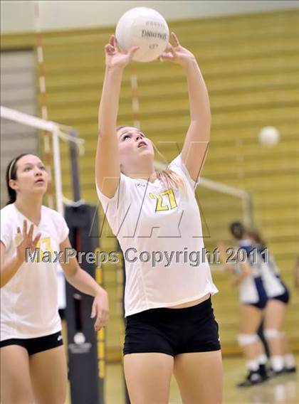 Thumbnail 3 in Capistrano Valley vs Downey (Aloha Cougar Classic) photogallery.