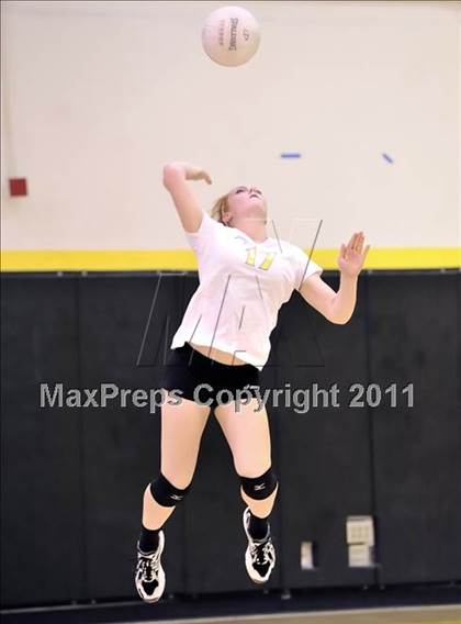 Thumbnail 1 in Capistrano Valley vs Downey (Aloha Cougar Classic) photogallery.