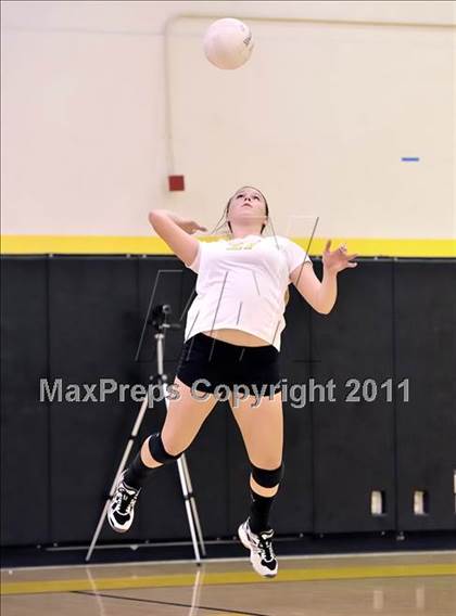 Thumbnail 1 in Capistrano Valley vs Downey (Aloha Cougar Classic) photogallery.