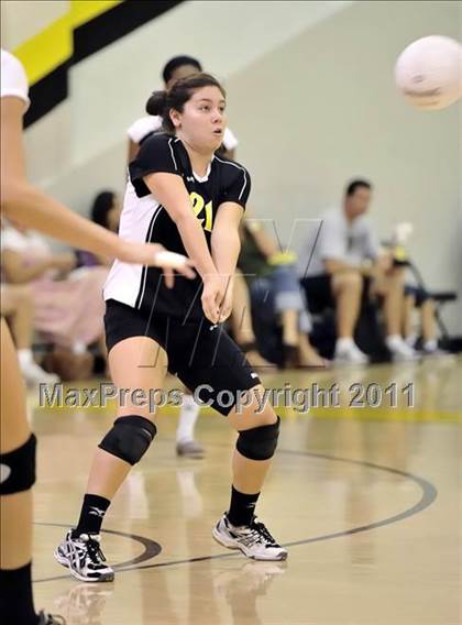 Thumbnail 2 in Capistrano Valley vs Downey (Aloha Cougar Classic) photogallery.