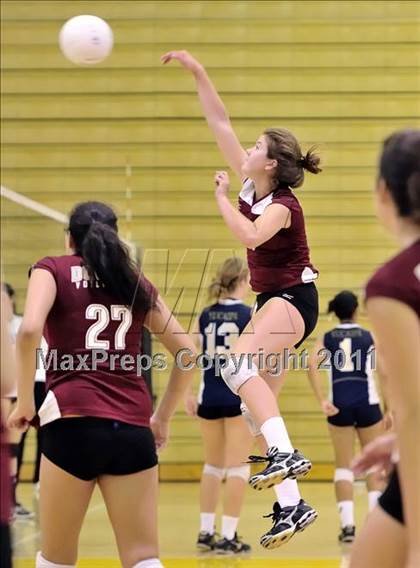 Thumbnail 3 in Capistrano Valley vs Downey (Aloha Cougar Classic) photogallery.