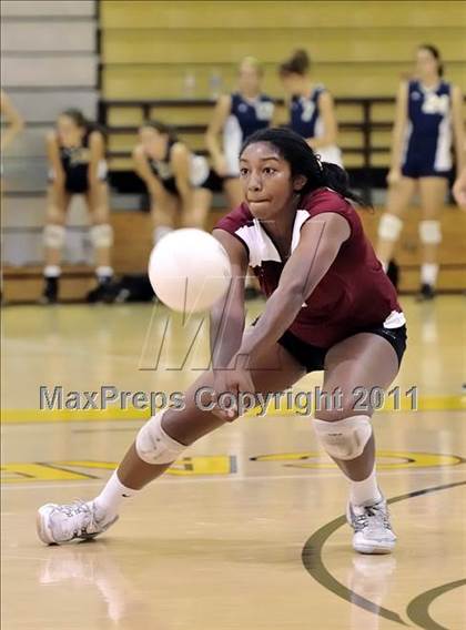 Thumbnail 2 in Capistrano Valley vs Downey (Aloha Cougar Classic) photogallery.