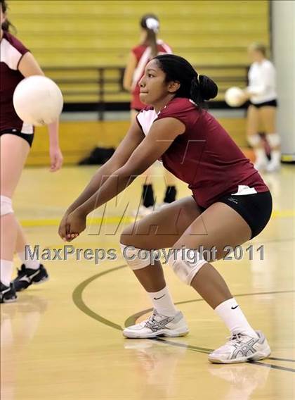 Thumbnail 1 in Capistrano Valley vs Downey (Aloha Cougar Classic) photogallery.