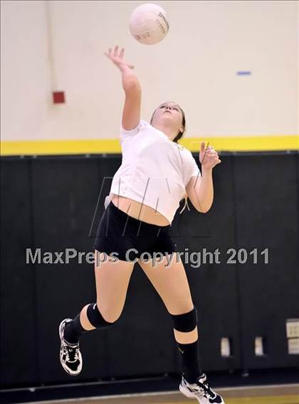 Thumbnail 3 in Capistrano Valley vs Downey (Aloha Cougar Classic) photogallery.