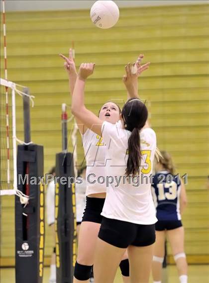Thumbnail 1 in Capistrano Valley vs Downey (Aloha Cougar Classic) photogallery.