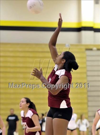 Thumbnail 2 in Capistrano Valley vs Downey (Aloha Cougar Classic) photogallery.