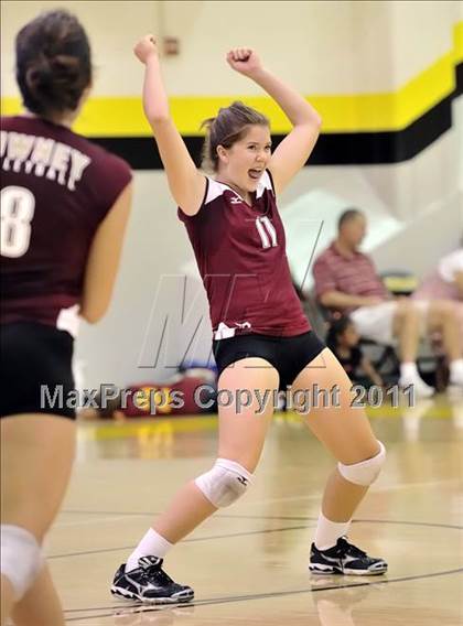 Thumbnail 1 in Capistrano Valley vs Downey (Aloha Cougar Classic) photogallery.