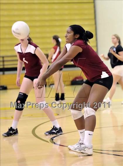 Thumbnail 2 in Capistrano Valley vs Downey (Aloha Cougar Classic) photogallery.