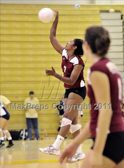 Thumbnail 3 in Capistrano Valley vs Downey (Aloha Cougar Classic) photogallery.