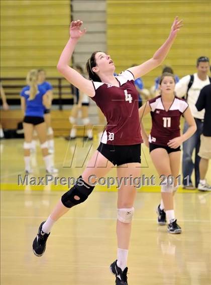 Thumbnail 2 in Capistrano Valley vs Downey (Aloha Cougar Classic) photogallery.