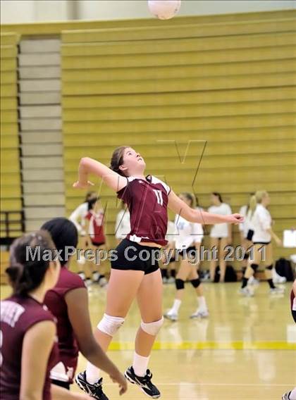 Thumbnail 2 in Capistrano Valley vs Downey (Aloha Cougar Classic) photogallery.
