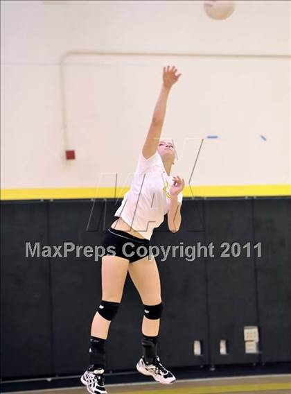 Thumbnail 1 in Capistrano Valley vs Downey (Aloha Cougar Classic) photogallery.