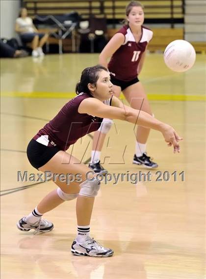 Thumbnail 1 in Capistrano Valley vs Downey (Aloha Cougar Classic) photogallery.