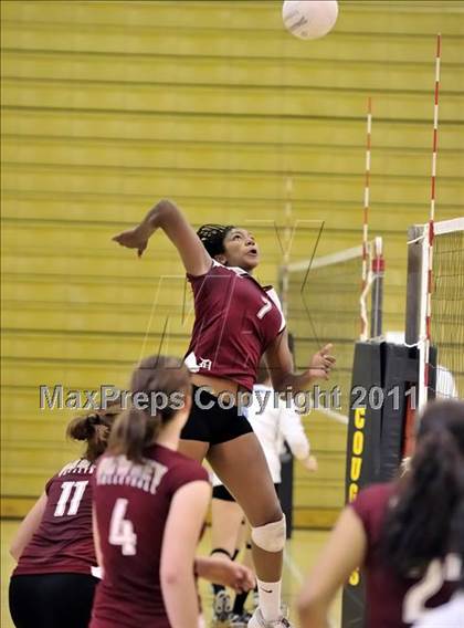 Thumbnail 2 in Capistrano Valley vs Downey (Aloha Cougar Classic) photogallery.