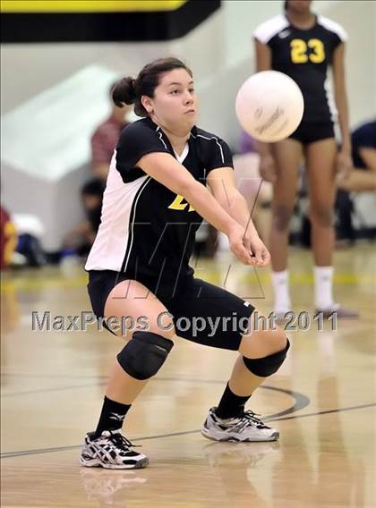 Thumbnail 2 in Capistrano Valley vs Downey (Aloha Cougar Classic) photogallery.