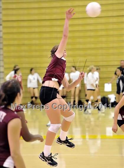 Thumbnail 3 in Capistrano Valley vs Downey (Aloha Cougar Classic) photogallery.