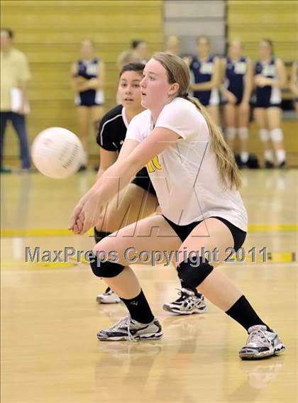Thumbnail 2 in Capistrano Valley vs Downey (Aloha Cougar Classic) photogallery.