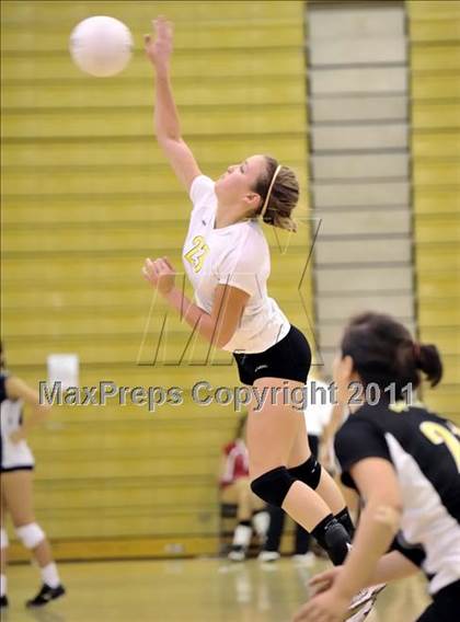 Thumbnail 2 in Capistrano Valley vs Downey (Aloha Cougar Classic) photogallery.