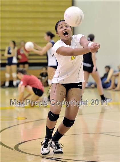 Thumbnail 3 in Capistrano Valley vs Downey (Aloha Cougar Classic) photogallery.
