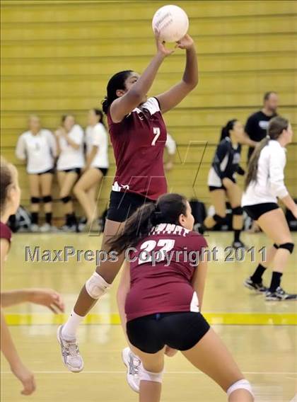 Thumbnail 2 in Capistrano Valley vs Downey (Aloha Cougar Classic) photogallery.