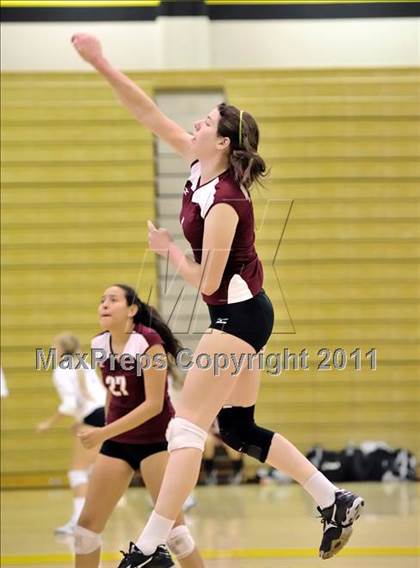 Thumbnail 1 in Capistrano Valley vs Downey (Aloha Cougar Classic) photogallery.