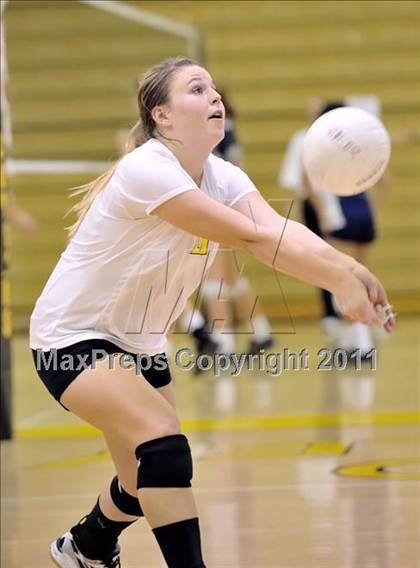 Thumbnail 2 in Capistrano Valley vs Downey (Aloha Cougar Classic) photogallery.