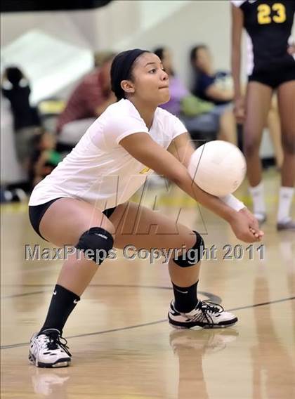 Thumbnail 1 in Capistrano Valley vs Downey (Aloha Cougar Classic) photogallery.
