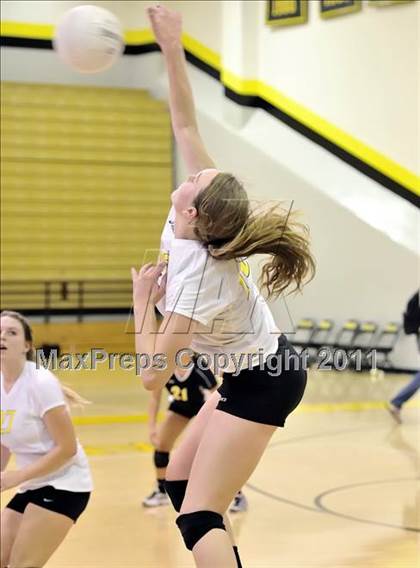 Thumbnail 3 in Capistrano Valley vs Downey (Aloha Cougar Classic) photogallery.