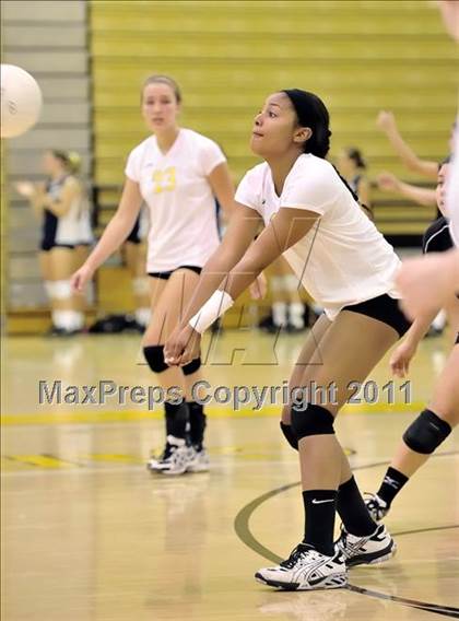 Thumbnail 2 in Capistrano Valley vs Downey (Aloha Cougar Classic) photogallery.