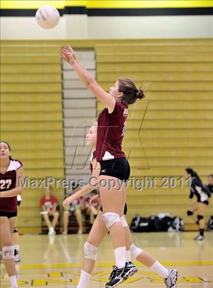 Thumbnail 2 in Capistrano Valley vs Downey (Aloha Cougar Classic) photogallery.