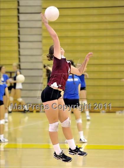 Thumbnail 1 in Capistrano Valley vs Downey (Aloha Cougar Classic) photogallery.