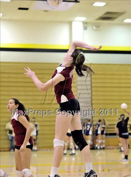 Thumbnail 2 in Capistrano Valley vs Downey (Aloha Cougar Classic) photogallery.