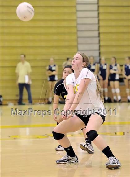 Thumbnail 3 in Capistrano Valley vs Downey (Aloha Cougar Classic) photogallery.