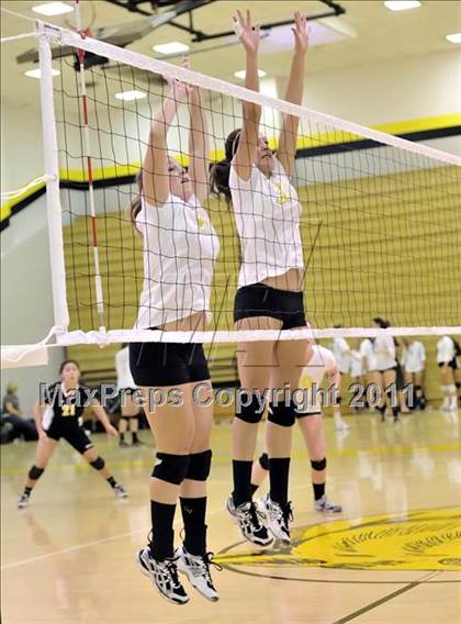 Thumbnail 1 in Capistrano Valley vs Downey (Aloha Cougar Classic) photogallery.