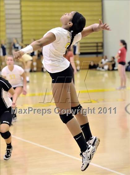 Thumbnail 3 in Capistrano Valley vs Downey (Aloha Cougar Classic) photogallery.