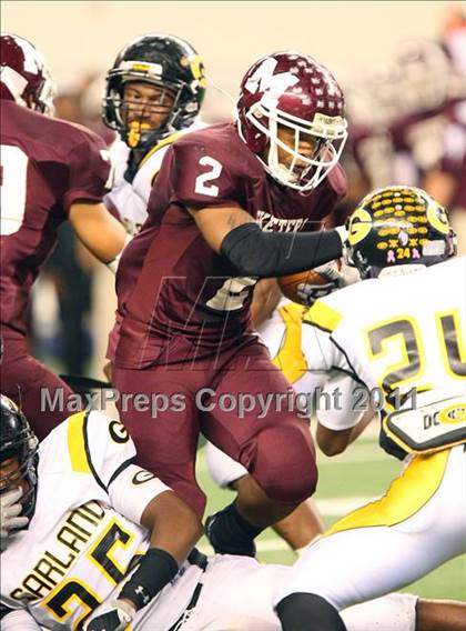 Thumbnail 1 in Mesquite vs. Garland (5A Division 1 Area Playoff ) photogallery.