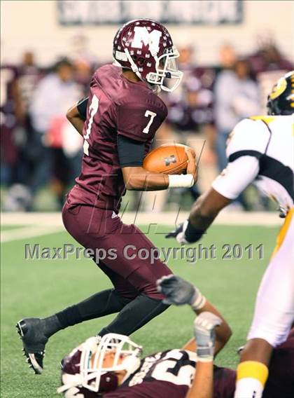 Thumbnail 3 in Mesquite vs. Garland (5A Division 1 Area Playoff ) photogallery.