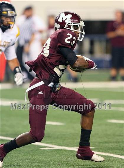 Thumbnail 2 in Mesquite vs. Garland (5A Division 1 Area Playoff ) photogallery.