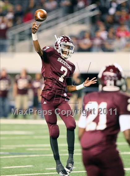 Thumbnail 2 in Mesquite vs. Garland (5A Division 1 Area Playoff ) photogallery.