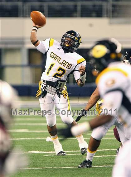 Thumbnail 1 in Mesquite vs. Garland (5A Division 1 Area Playoff ) photogallery.