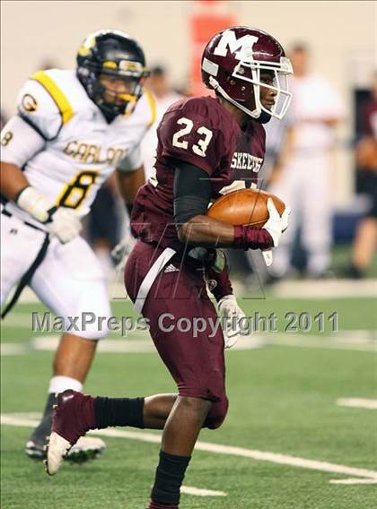 Thumbnail 1 in Mesquite vs. Garland (5A Division 1 Area Playoff ) photogallery.