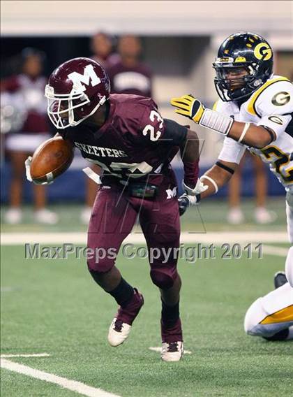 Thumbnail 1 in Mesquite vs. Garland (5A Division 1 Area Playoff ) photogallery.