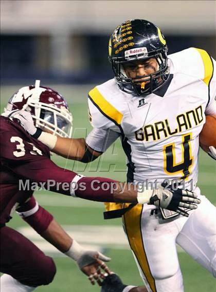 Thumbnail 2 in Mesquite vs. Garland (5A Division 1 Area Playoff ) photogallery.