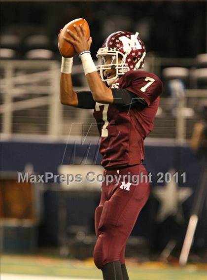 Thumbnail 2 in Mesquite vs. Garland (5A Division 1 Area Playoff ) photogallery.