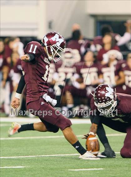 Thumbnail 2 in Mesquite vs. Garland (5A Division 1 Area Playoff ) photogallery.